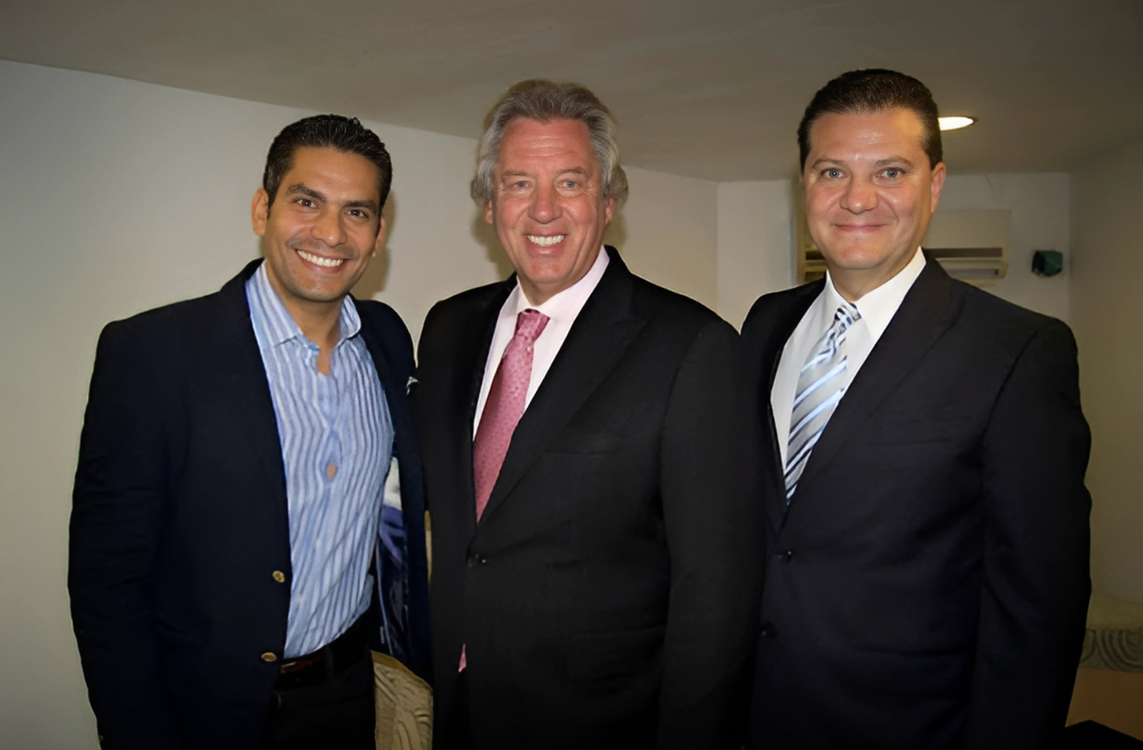 Francisco Yanez con Ismael Cala y John C Maxwell