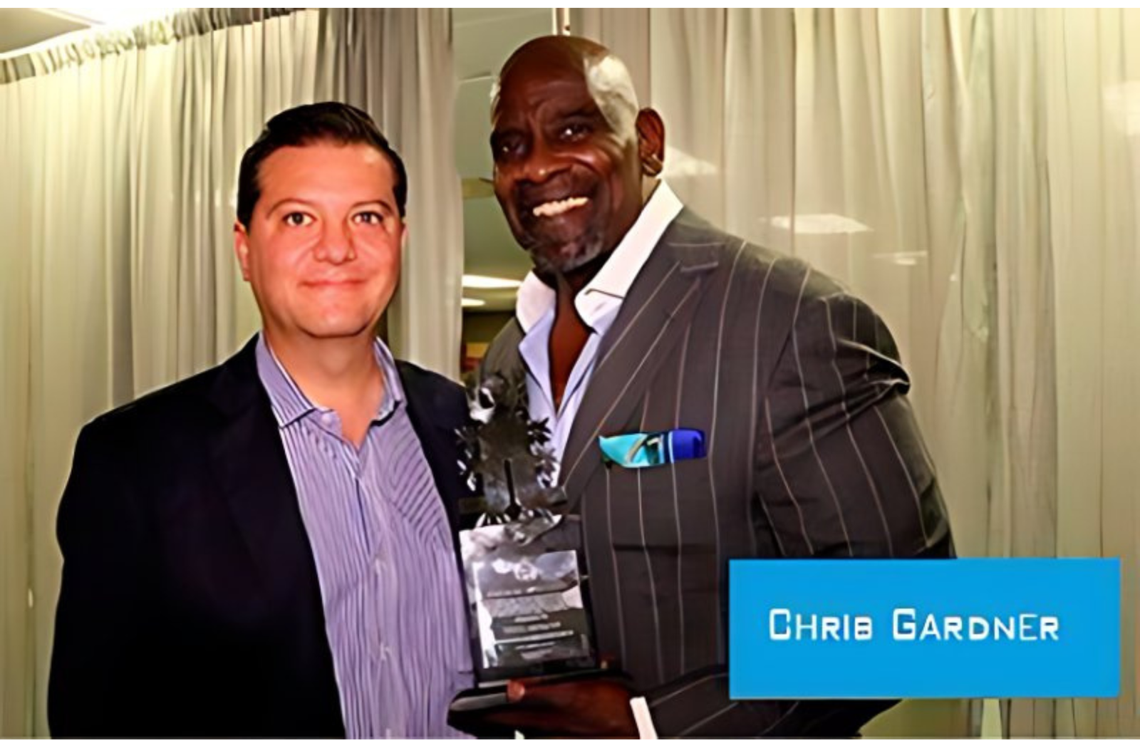Francisco Yanez con Chris Gardner